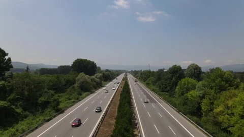 Stock Video Moving Slowly Through The Air On A Highway Live Wallpaper - Free Live Wallpaper