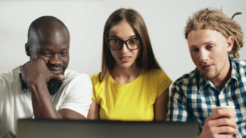 Stock Video Multiracial Friends React In Surprise While Watching Video Live Wallpaper - Free Live Wallpaper