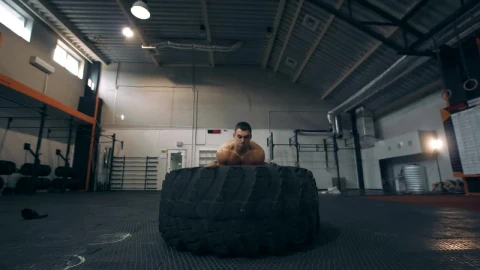 Stock Video Muscular Man Doing Crossfit Exercises Live Wallpaper - Free Live Wallpaper
