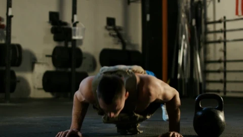 Stock Video Muscular Man Doing Push Ups In The Gym Live Wallpaper - Free Live Wallpaper