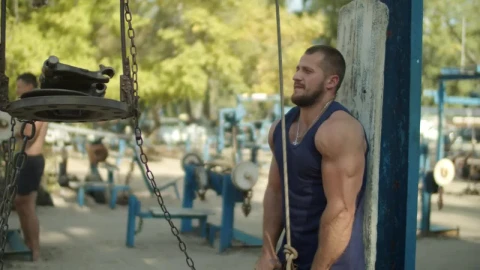 Stock Video Muscular Man Exercising Outdoors Live Wallpaper - Free Live Wallpaper