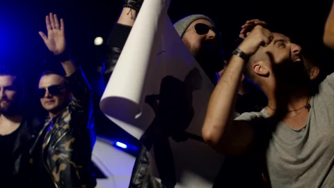 Stock Video Musicians Giving Autographs To Fans Live Wallpaper - Free Live Wallpaper