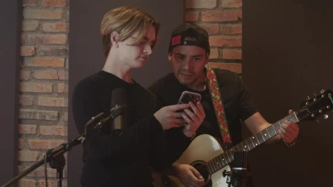Stock Video Musicians Prior To Recording A Song Live Wallpaper - Free Live Wallpaper
