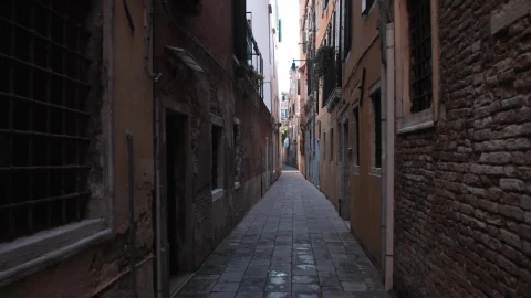 Stock Video Narrow And Old Alley In Venice Live Wallpaper - Free Live Wallpaper