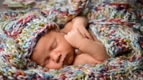 Stock Video Newborn Baby Asleep In Blankets Live Wallpaper - Free Live Wallpaper