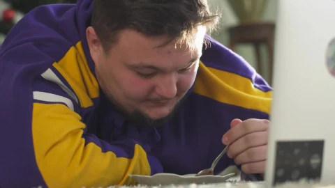 Stock Video Obese Man Eats Cereal In Front Of Computer Screen Live Wallpaper - Free Live Wallpaper