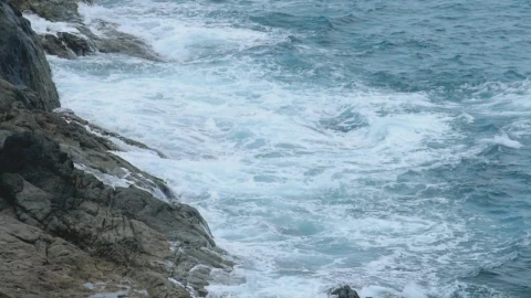 Stock Video Ocean Waves Crashing At The Cliff Live Wallpaper - Free Live Wallpaper