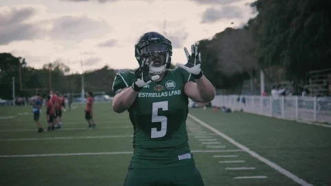 Stock Video Offensive Football Player Training Live Wallpaper - Free Live Wallpaper