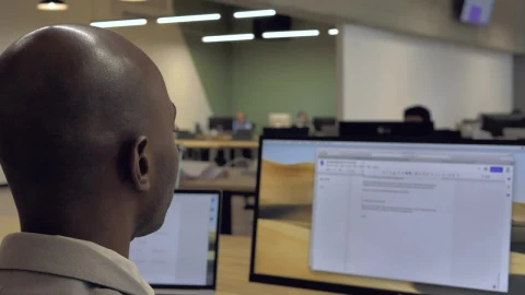 Stock Video Office Person Working On A Computer Live Wallpaper - Free Live Wallpaper
