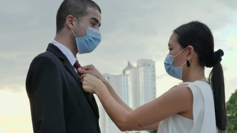 Stock Video Office Workers With Face Masks In The City Live Wallpaper - Free Live Wallpaper