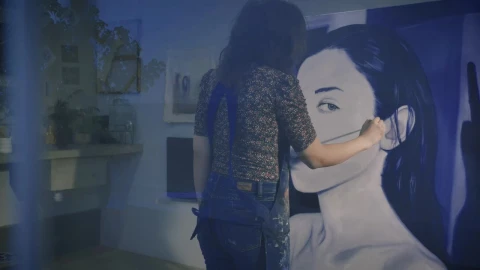 Stock Video Oil Painter Working On A Portrait Live Wallpaper - Free Live Wallpaper