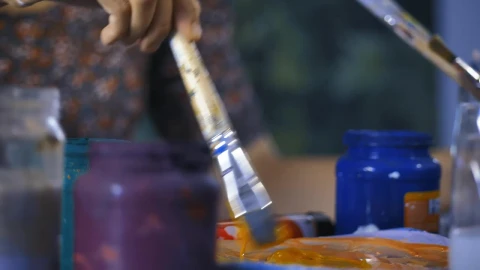 Stock Video Oil Painter Working With A Brush Live Wallpaper - Free Live Wallpaper