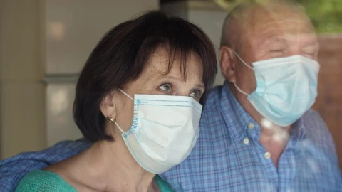 Stock Video Old Couple With Face Masks Portrait Live Wallpaper - Free Live Wallpaper