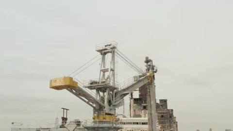 Stock Video Old Crane Loading Ships On A Coast Live Wallpaper - Free Live Wallpaper
