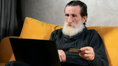 Stock Video Old Man Shopping Online Live Wallpaper - Free Live Wallpaper