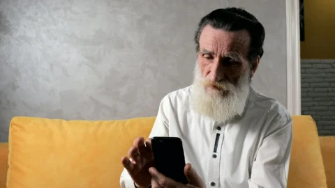Stock Video Old Man Taking Successfully Takes Selfie With Mobile Phone Live Wallpaper - Free Live Wallpaper