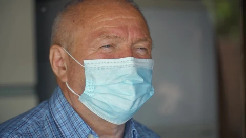 Stock Video Old Man Wearing N Mask Live Wallpaper - Free Live Wallpaper