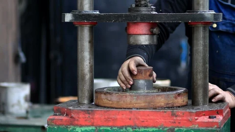 Stock Video Old Mechanical Press In Use Live Wallpaper - Free Live Wallpaper