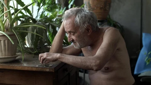 Stock Video Old Poor Man Counting Coins Live Wallpaper - Free Live Wallpaper