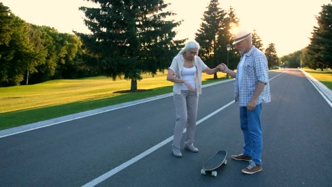 Stock Video Older Woman Learning To Skate Live Wallpaper - Free Live Wallpaper
