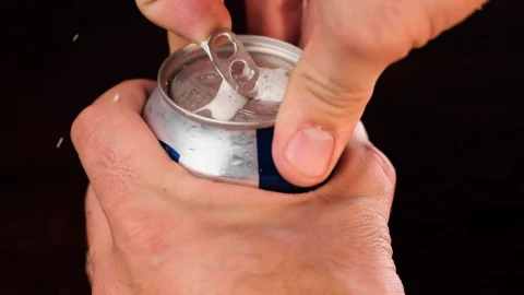 Stock Video Opening A Can Of Beer Close Up View Live Wallpaper - Free Live Wallpaper