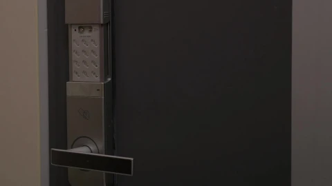 Stock Video Opening A Hotel Door With A Keypad Live Wallpaper - Free Live Wallpaper