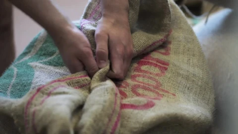 Stock Video Opening A Sack Of Coffee Grain Live Wallpaper - Free Live Wallpaper
