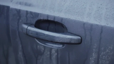 Stock Video Opening A Wet Car Handle Live Wallpaper - Free Live Wallpaper