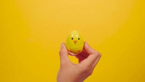 Stock Video Opening An Easter Egg Live Wallpaper - Free Live Wallpaper