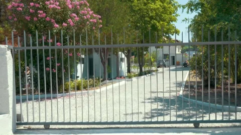 Stock Video Opening Automatic Gates Live Wallpaper - Free Live Wallpaper