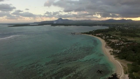 Stock Video Overcast Sky Above The Coast Live Wallpaper - Free Live Wallpaper