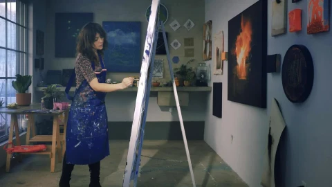 Stock Video Painter Working On A Painting In Her Workshop Live Wallpaper - Free Live Wallpaper
