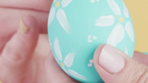 Stock Video Painting Flowers On An Easter Egg Live Wallpaper - Free Live Wallpaper