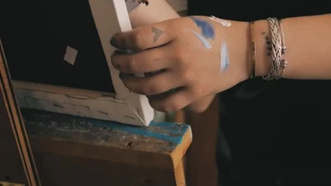 Stock Video Painting On A Canvas On A Wooden Easel Live Wallpaper - Free Live Wallpaper