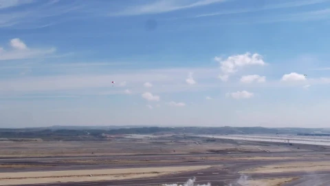 Stock Video Parachutes Landing In The Desert Live Wallpaper - Free Live Wallpaper