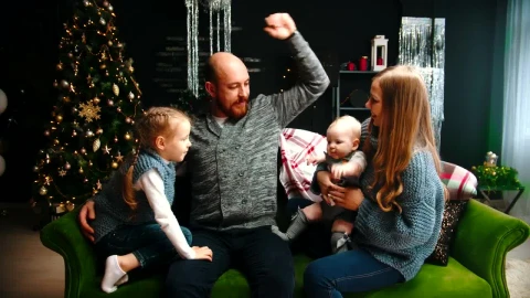 Stock Video Parents And Their Daughters At Christmas Live Wallpaper - Free Live Wallpaper