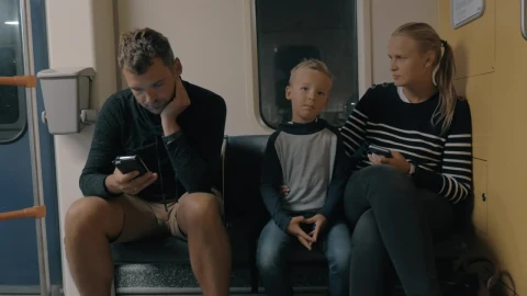 Stock Video Parents With Their Child On The Train Live Wallpaper - Free Live Wallpaper