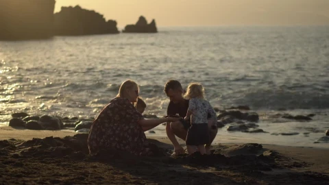 Stock Video Parents With Two Young Children At The Beach Live Wallpaper - Free Live Wallpaper