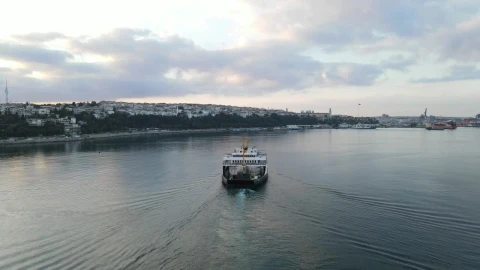 Stock Video Passage And Cargo Boat Arriving To A City Live Wallpaper - Free Live Wallpaper