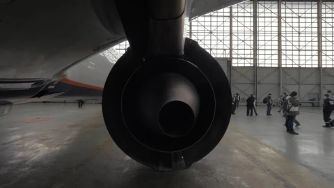 Stock Video Passenger Jet In A Hanger Live Wallpaper - Free Live Wallpaper