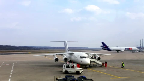 Stock Video Passenger Plane Preparing For Takeoff Live Wallpaper - Free Live Wallpaper