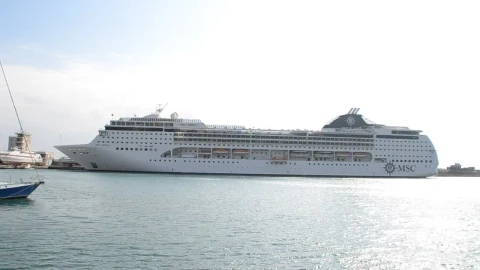 Stock Video Passenger Ship Before Departure Live Wallpaper - Free Live Wallpaper
