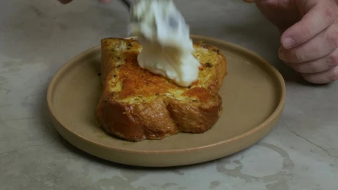 Stock Video Pastry Chef Preparing A Dessert On A Plate Live Wallpaper - Free Live Wallpaper