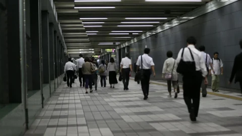 Stock Video People In The Subway Hall In Tokyo Live Wallpaper - Free Live Wallpaper