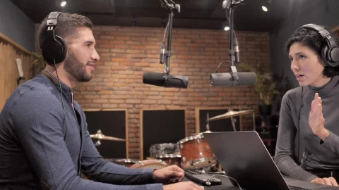 Stock Video People Recording A Podcast In A Studio Live Wallpaper - Free Live Wallpaper