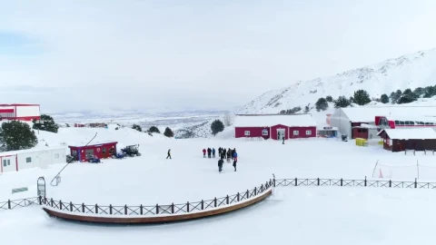 Stock Video People Standing In Line At A Ski Resort Live Wallpaper - Free Live Wallpaper