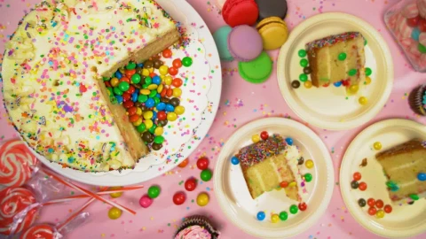 Stock Video People Taking A Cake From The Birthday Table Live Wallpaper - Free Live Wallpaper