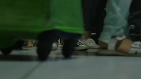 Stock Video People Walking Around An Airport Live Wallpaper - Free Live Wallpaper