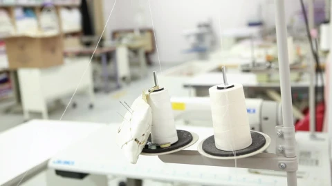Stock Video Person Changing The Thread Of A Sewing Machine Live Wallpaper - Free Live Wallpaper