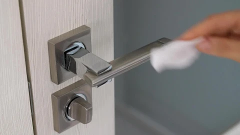 Stock Video Person Cleaning A Door Handle Live Wallpaper - Free Live Wallpaper